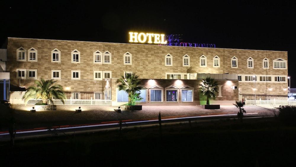 Hotel Las Acacias Puente Genil Bagian luar foto